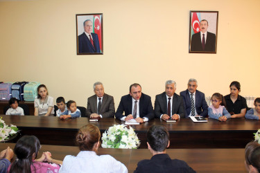 Daşkəsən Rayon İcra Hakimiyyətinin başçısı Orxan Abbasov 2026-2027-ci tədris ilinin başlanması münasibətilə məktəbyaşlı şəhid övladları ilə görüşüb