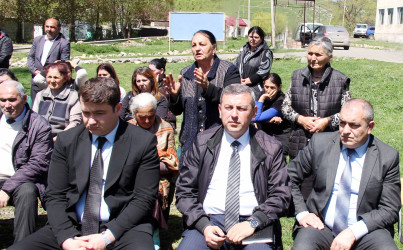 Daşkəsən Rayon İcra Hakimiyyətinin başçısı Orxan Abbasov 07.05.2025-ci il tarixdə Xoşbulaq kəndində vətəndaşların səyyar qəbulunu keçirib
