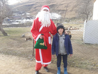 Daşkəsəndə şəhid, qazi övladlarına və bir qrup azyaşlıya bayram sovqatı təqdim olunub