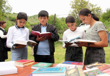 Dəstəfur kəndində “Konstitusiya və Suverenlik İli” çərçivəsində 28 May – Müstəqillik Gününə həsr olunan kitab və əl işlərindən ibarət sərgi keçirilib