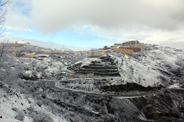 Daşkəsənə yaz fəslində qar yağıb