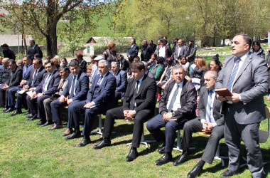 Daşkəsən Rayon İcra Hakimiyyətinin başçısı Orxan Abbasov 07.05.2025-ci il tarixdə Xoşbulaq kəndində vətəndaşların səyyar qəbulunu keçirib