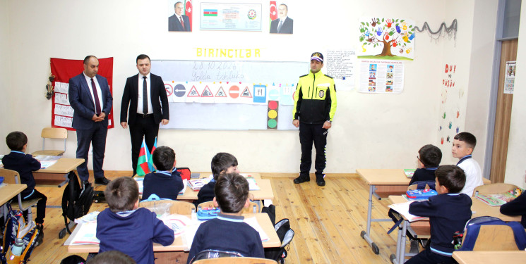 Daşkəsəndə məktəblilər üçün yol hərəkəti qaydalarına dair növbəti maarifləndirici məşğələ təşkil olunub