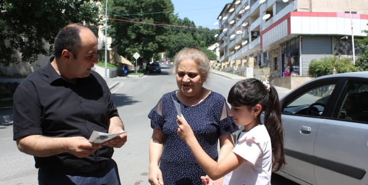 Daşkəsəndə əhalinin sosial xidmətlərlə təmin edilməsində ünvanlılığın artırılması məqsədilə mövcud sosial xidmətlər haqqında əhali arasında maarifləndirmə aparılır