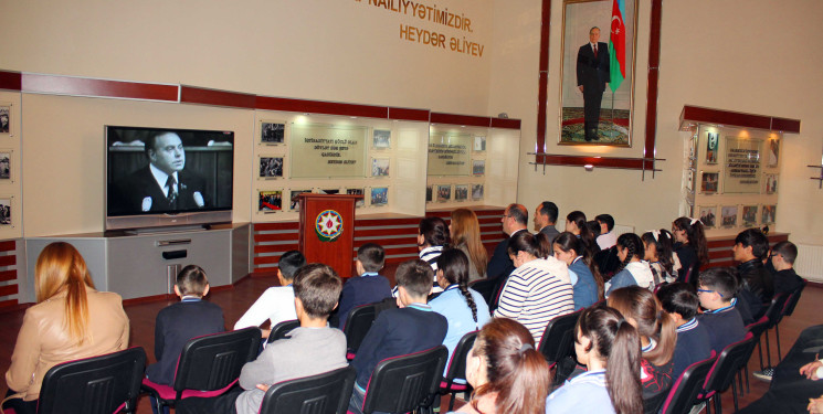 Daşkəsəndə Ulu Öndər Heydər Əliyevin anadan olmasının 103-cü il dönümünə həsr olunan növbəti tarix dərsi keçirilib
