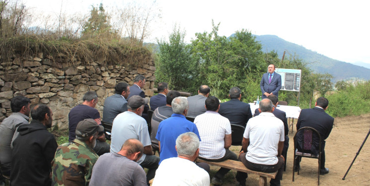Daşkəsən Rayon İcra Hakimiyyətinin başçısı Orxan Abbasov 21.08.2026-cı il tarixdə Çıraqlı kəndində vətəndaşların növbəti səyyar qəbulunu keçirib