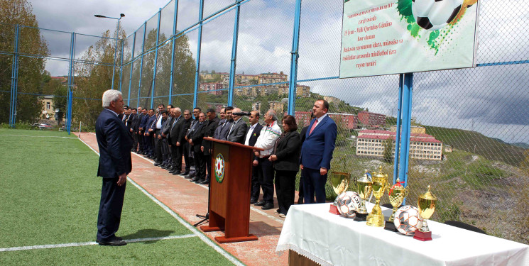 Daşkəsəndə “Şəhərsalma və Memarlıq İli” çərçivəsində 15 İyun – Milli Qurtuluş Gününə həsr olunan minifutbol üzrə rayon turnirinin açılış mərasimi keçirilib və oyunlara start verilib