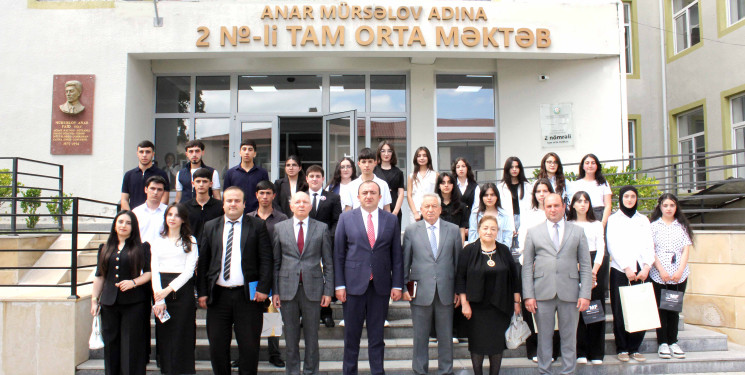 Daşkəsən Rayon İcra Hakimiyyətinin başçısı Orxan Abbasov tələbə adını qazanmış məzunlarla görüşüb