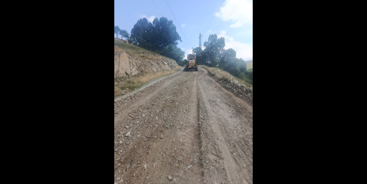 Sakinlərin müraciəti əsasında Şahkərəm, Əhmədli və Pirverdilər kəndlərinin avtomobil yollarında təmir işləri aparılıb