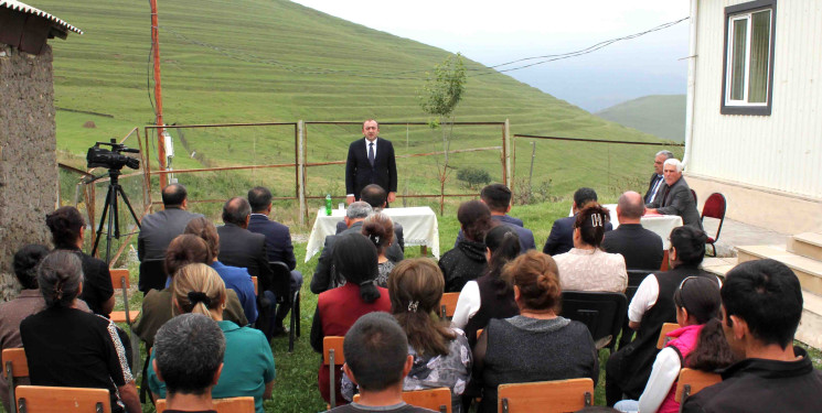 Daşkəsən Rayon İcra Hakimiyyətinin başçısı Orxan Abbasov 25.08.2026-cı il tarixdə Şahvələdli kəndində vətəndaşların növbəti səyyar qəbulunu keçirib