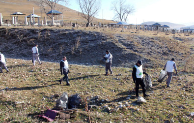 Daşkəsəndə qəbiristanlıq ərazisində geniş təmizlik aksiyası keçirilib