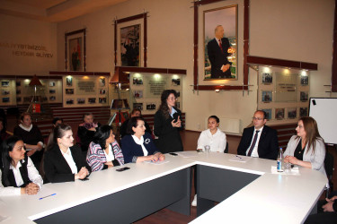 Daşkəsəndə “Dövlət idarəçiliyində və mediada Azərbaycan ədəbi dilinin düzgün tətbiq olunması” mövzusunda dəyirmi masa təşkil edilib