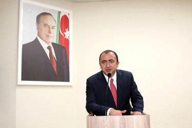 Daşkəsən Rayon İcra Hakimiyyətinin başçısı Orxan Abbasov tələbə adını qazanmış məzunlarla görüşüb