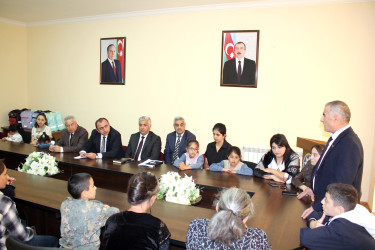 Daşkəsən Rayon İcra Hakimiyyətinin başçısı Orxan Abbasov 2026-2027-ci tədris ilinin başlanması münasibətilə məktəbyaşlı şəhid övladları ilə görüşüb