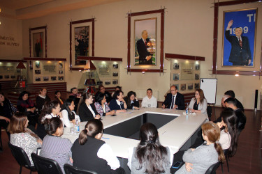 Daşkəsəndə “Dövlət idarəçiliyində və mediada Azərbaycan ədəbi dilinin düzgün tətbiq olunması” mövzusunda dəyirmi masa təşkil edilib