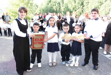 Daşkəsən Rayon İcra Hakimiyyətinin başçısı Orxan Abbasov müəllim və şagirdləri 15 sentyabr – Bilik Günü münasibətilə təbrik edib