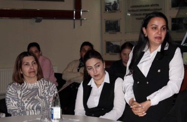 Daşkəsəndə “Dövlət idarəçiliyində və mediada Azərbaycan ədəbi dilinin düzgün tətbiq olunması” mövzusunda dəyirmi masa təşkil edilib