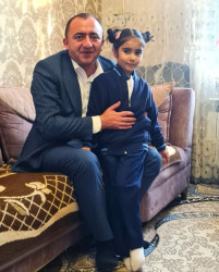 Daşkəsən Rayon İcra Hakimiyyətinin başçısı Orxan Abbasov yeni tədris ilinin başlaması münasibəti ilə məktəbli şəhid övladlarını evlərində ziyarət edib