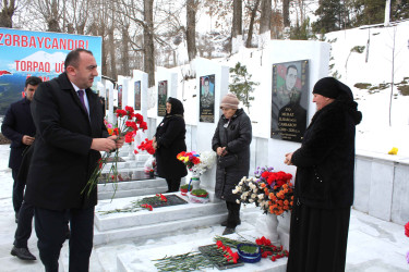 Daşkəsən rayon rəhbərliyi Novruz bayramı ərəfəsində Şəhidlər xiyabanını ziyarət edib