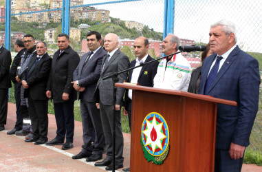 Daşkəsəndə “Şəhərsalma və Memarlıq İli” çərçivəsində 15 İyun – Milli Qurtuluş Gününə həsr olunan minifutbol üzrə rayon turnirinin açılış mərasimi keçirilib və oyunlara start verilib